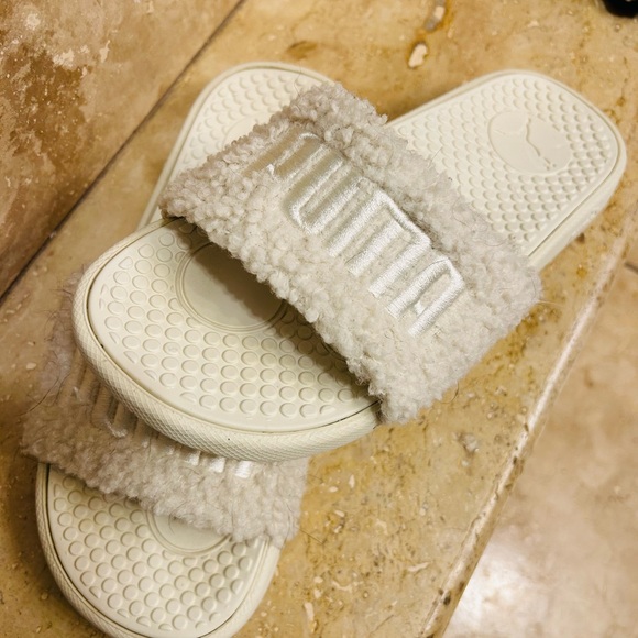 Puma slide flops white size 6/7 - Picture 2 of 4